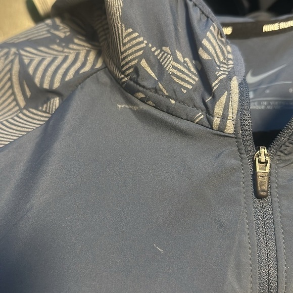 NWT: Nike men’s hooded  zip up windbreaker with reflective, print men’s size L - Picture 6 of 6